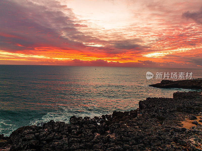 葡萄牙卡斯凯伊斯附近的地狱之口(Boca de Inferno)峡谷